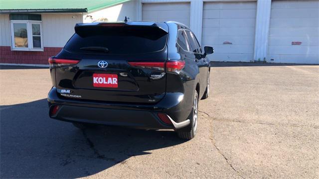 used 2021 Toyota Highlander Hybrid car, priced at $27,337