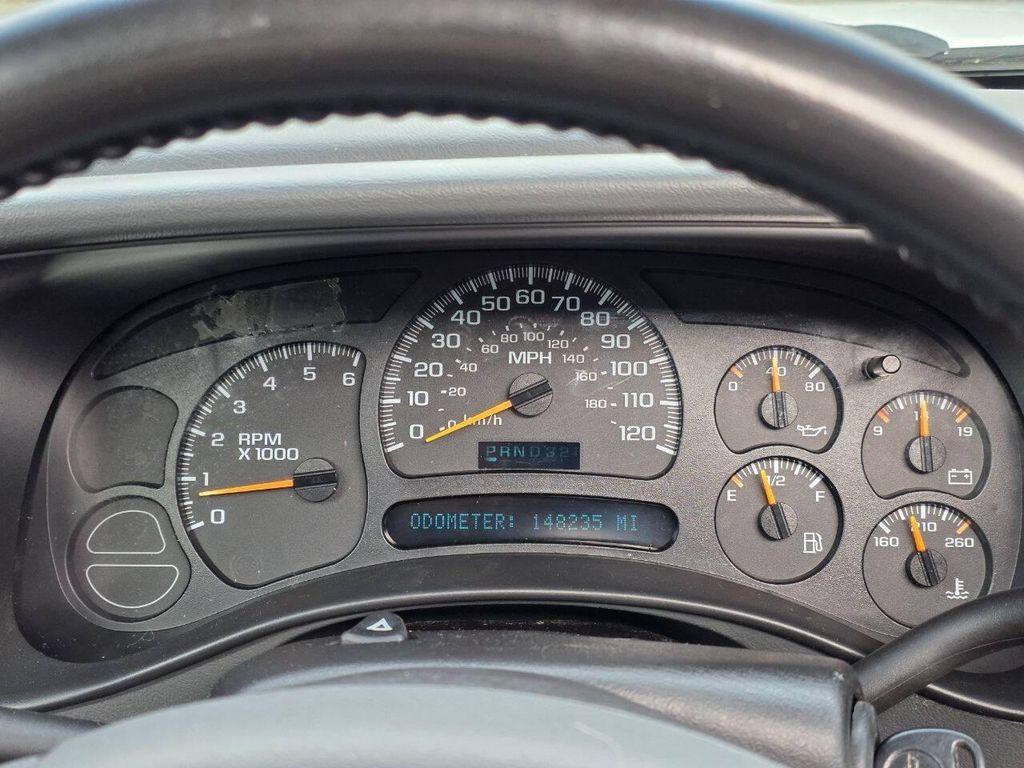 used 2005 Chevrolet Suburban car, priced at $9,999