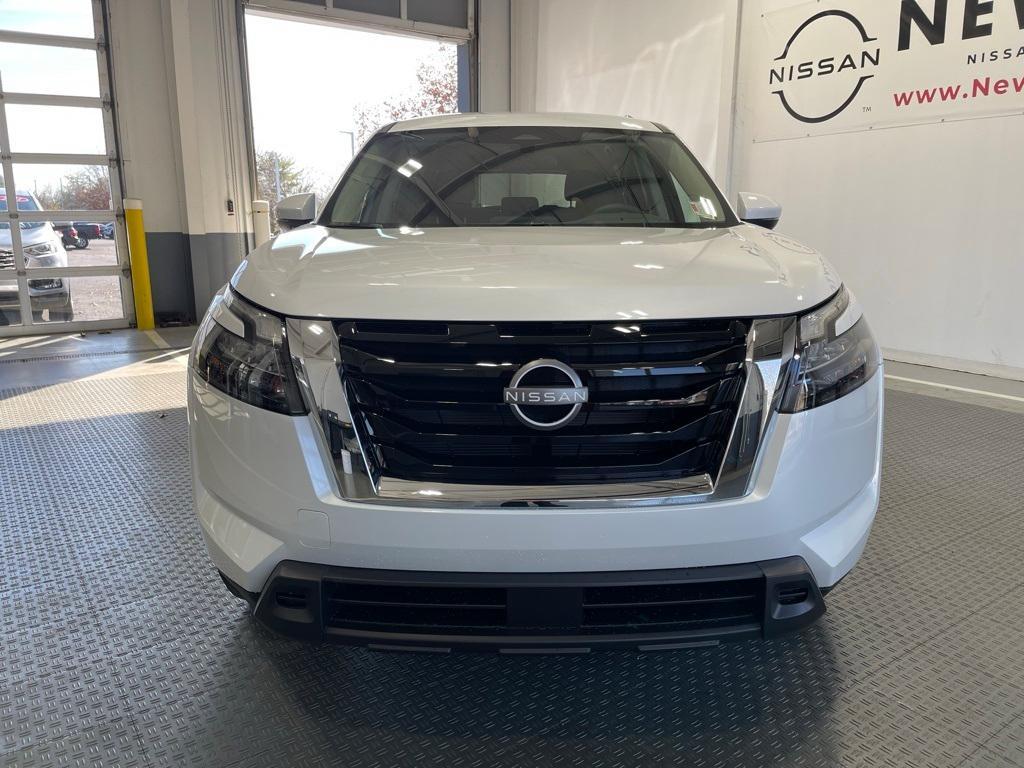new 2025 Nissan Pathfinder car, priced at $34,262