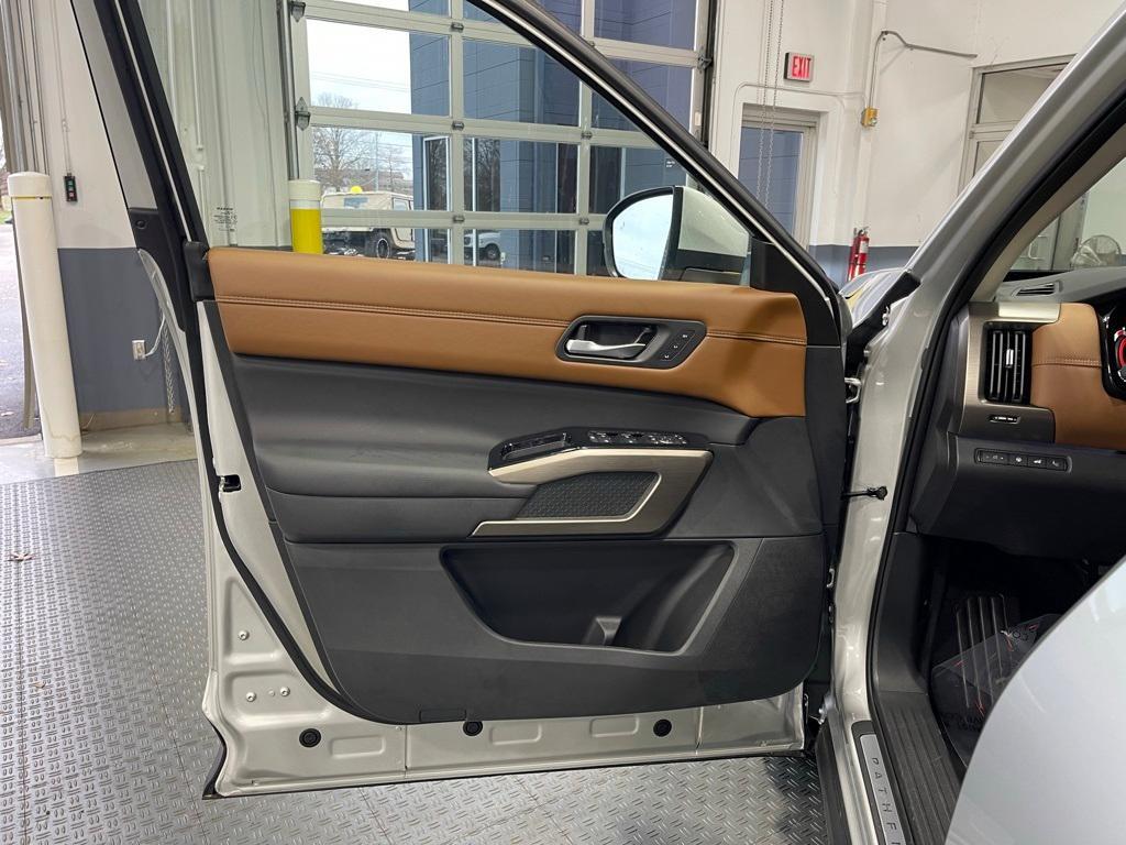new 2025 Nissan Pathfinder car, priced at $43,895