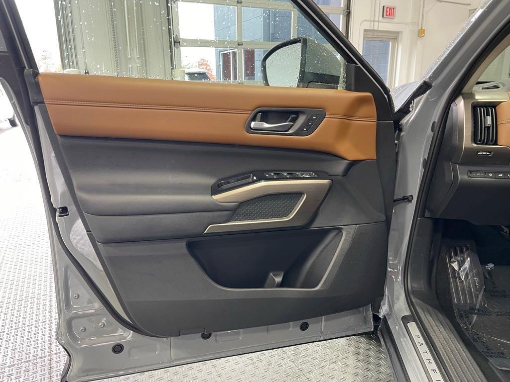 new 2025 Nissan Pathfinder car, priced at $42,310