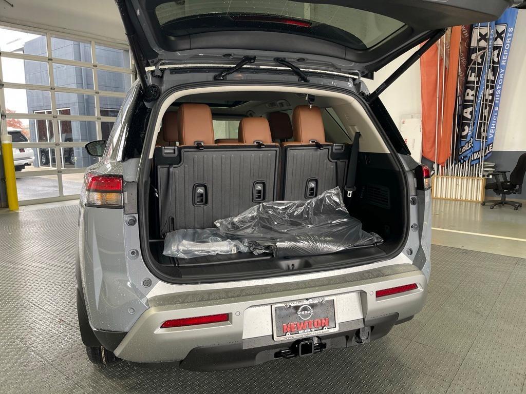 new 2025 Nissan Pathfinder car, priced at $42,310
