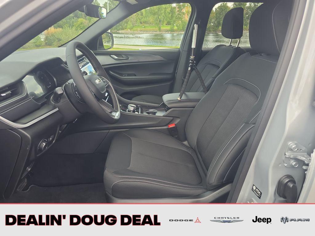 new 2025 Jeep Grand Cherokee car, priced at $35,584