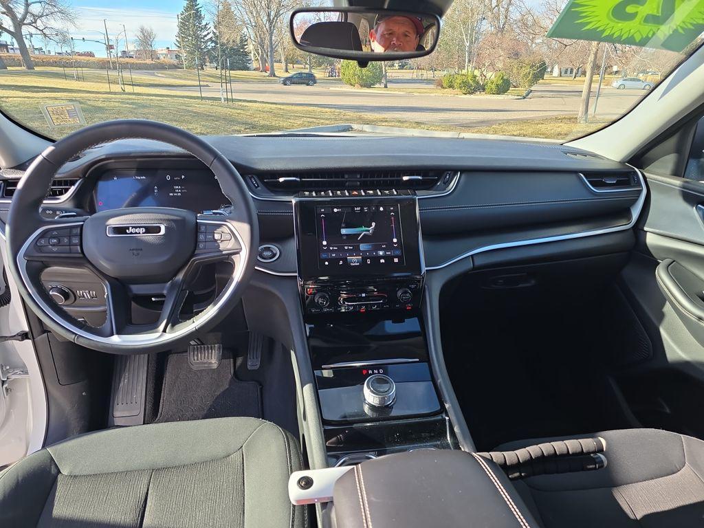 used 2023 Jeep Grand Cherokee car, priced at $25,995