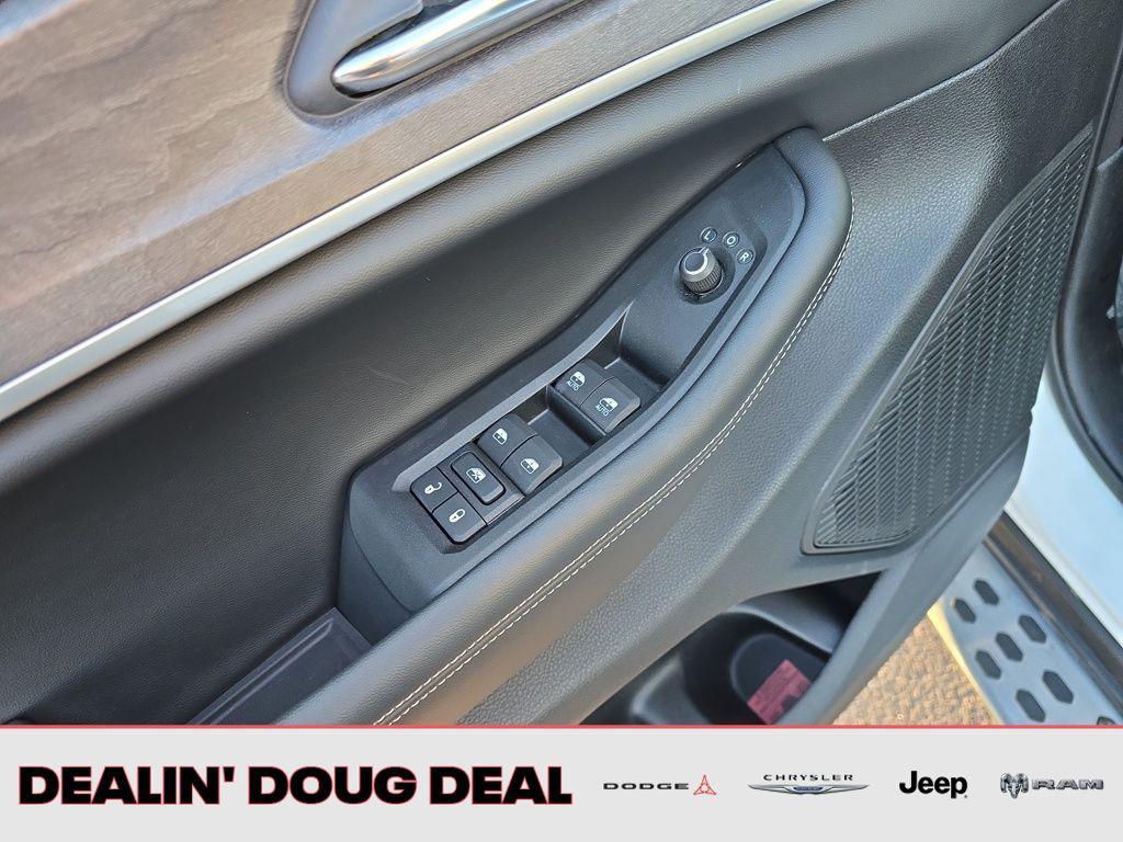 used 2025 Jeep Grand Cherokee car, priced at $38,495