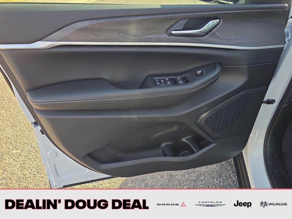 new 2026 Jeep Grand Cherokee car, priced at $46,088