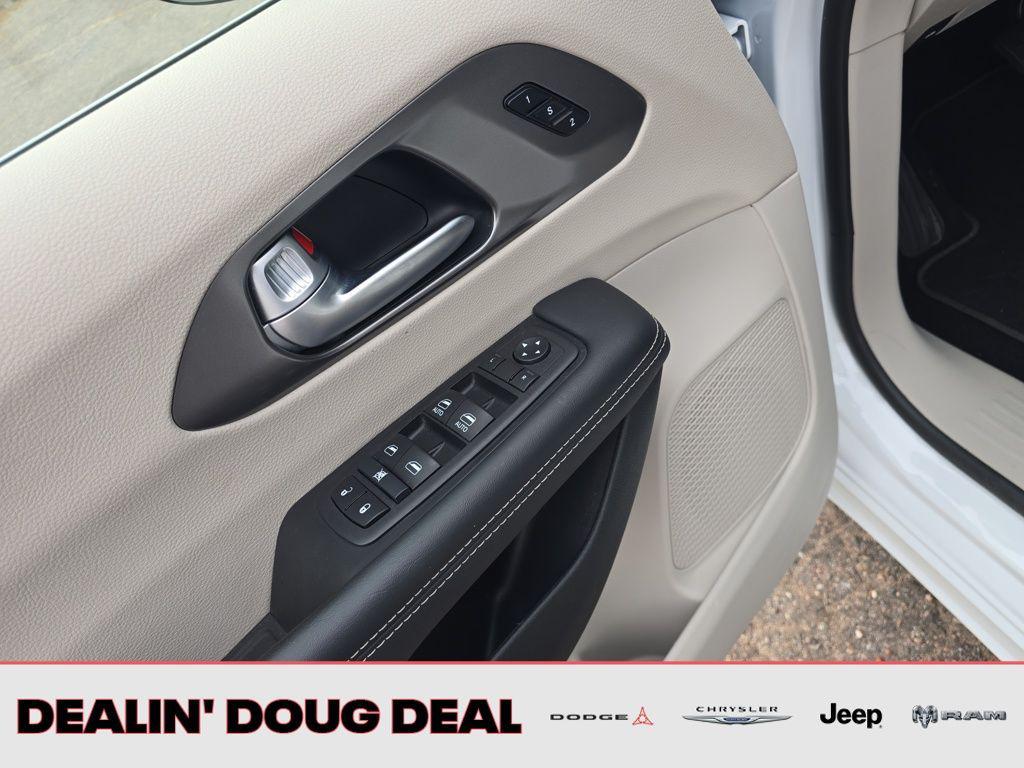 used 2024 Chrysler Pacifica car, priced at $28,595