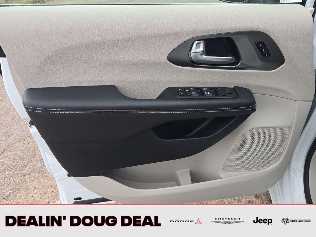 used 2024 Chrysler Pacifica car, priced at $28,595