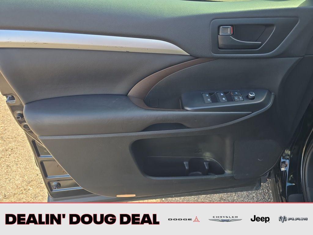 used 2019 Toyota Highlander car, priced at $23,995