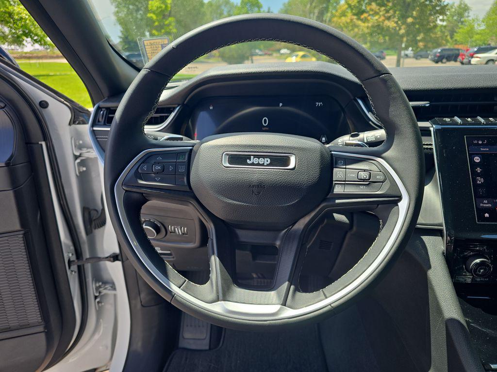 used 2023 Jeep Grand Cherokee car, priced at $33,094