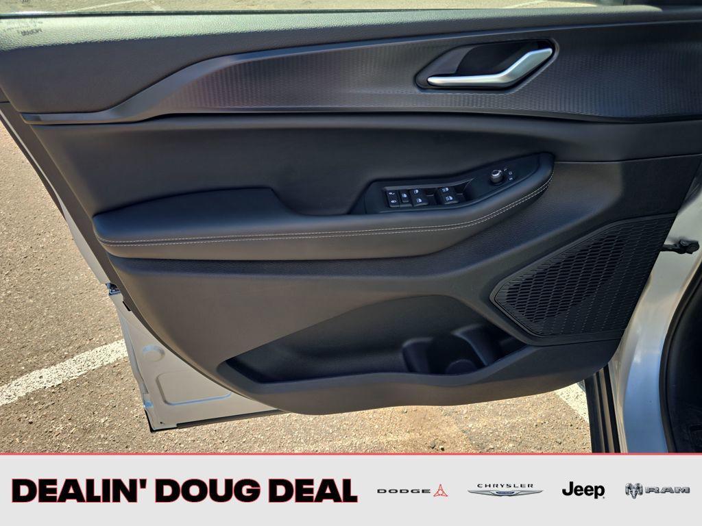 used 2024 Jeep Grand Cherokee car, priced at $31,495