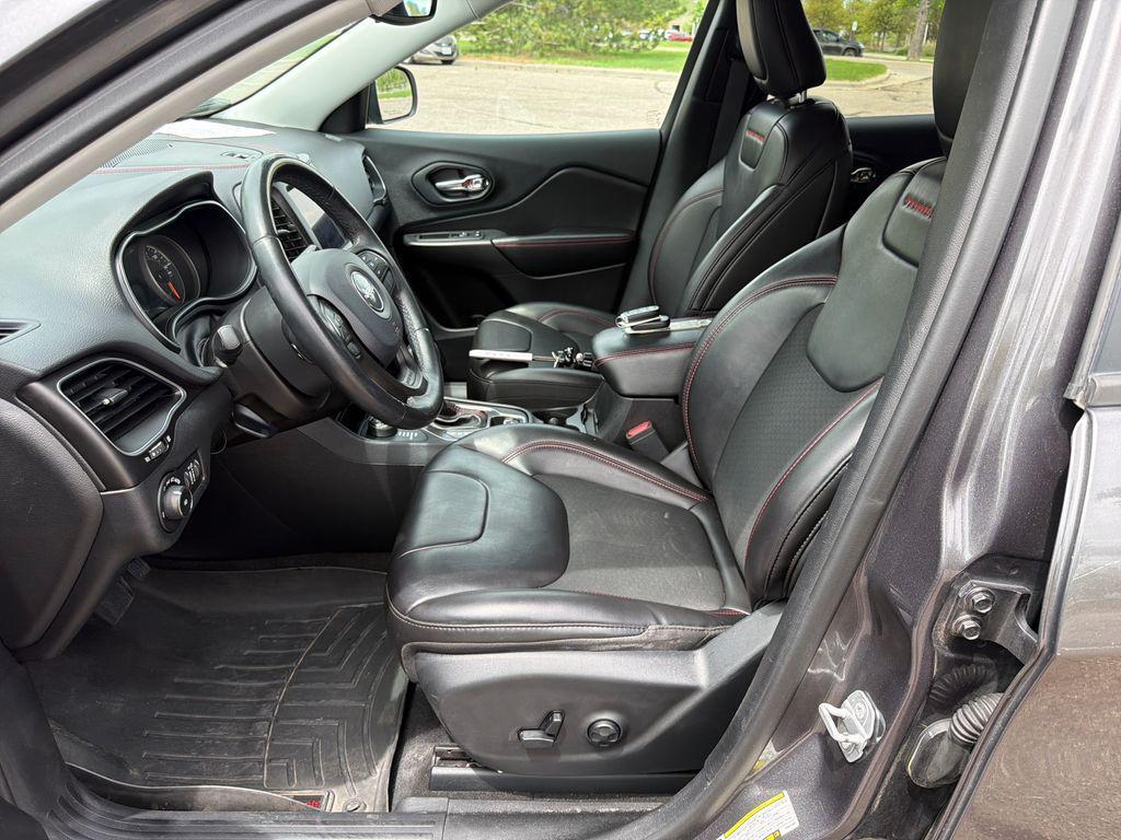 used 2019 Jeep Cherokee car, priced at $22,594