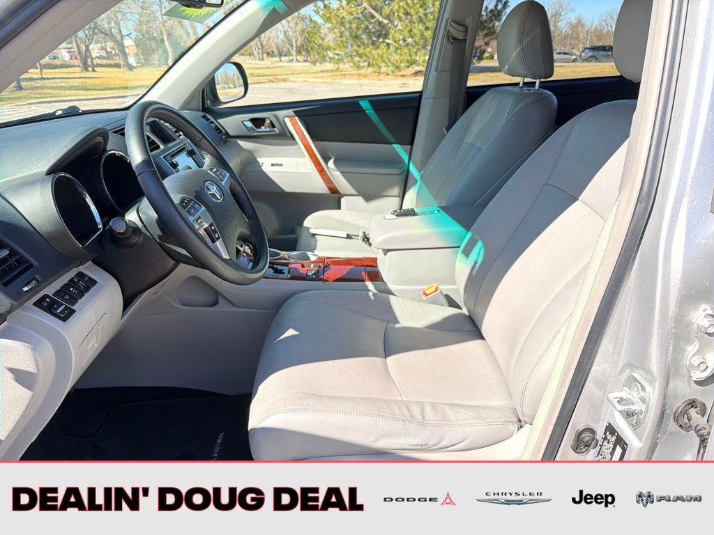 used 2013 Toyota Highlander car, priced at $17,295