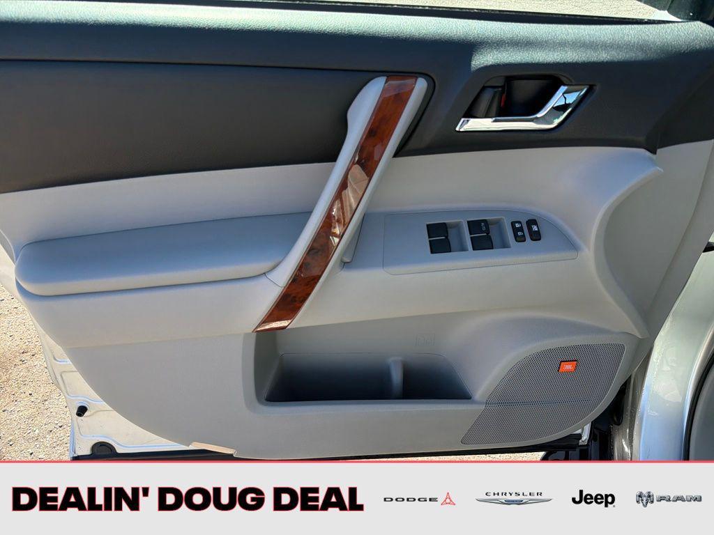 used 2013 Toyota Highlander car, priced at $17,295