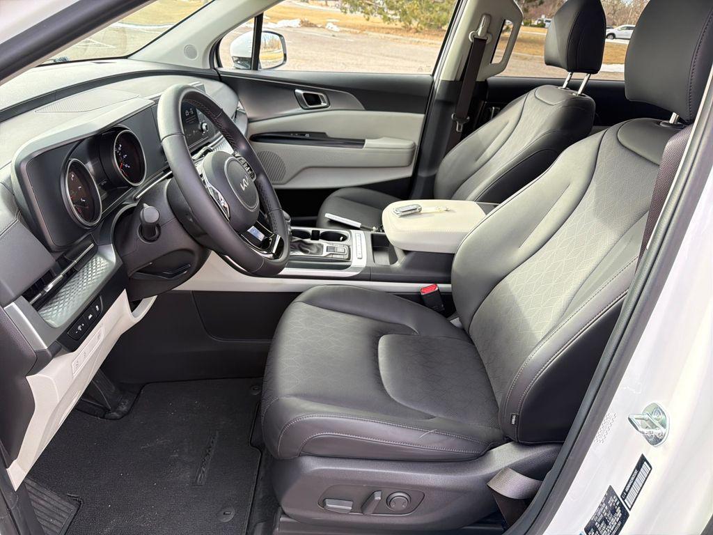 used 2024 Kia Carnival car, priced at $31,495