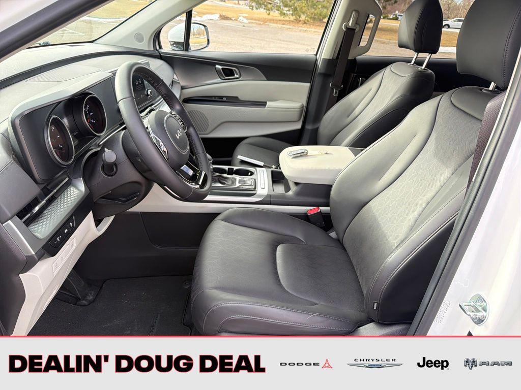 used 2024 Kia Carnival car, priced at $28,995