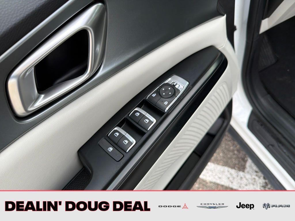 used 2024 Kia Carnival car, priced at $28,995