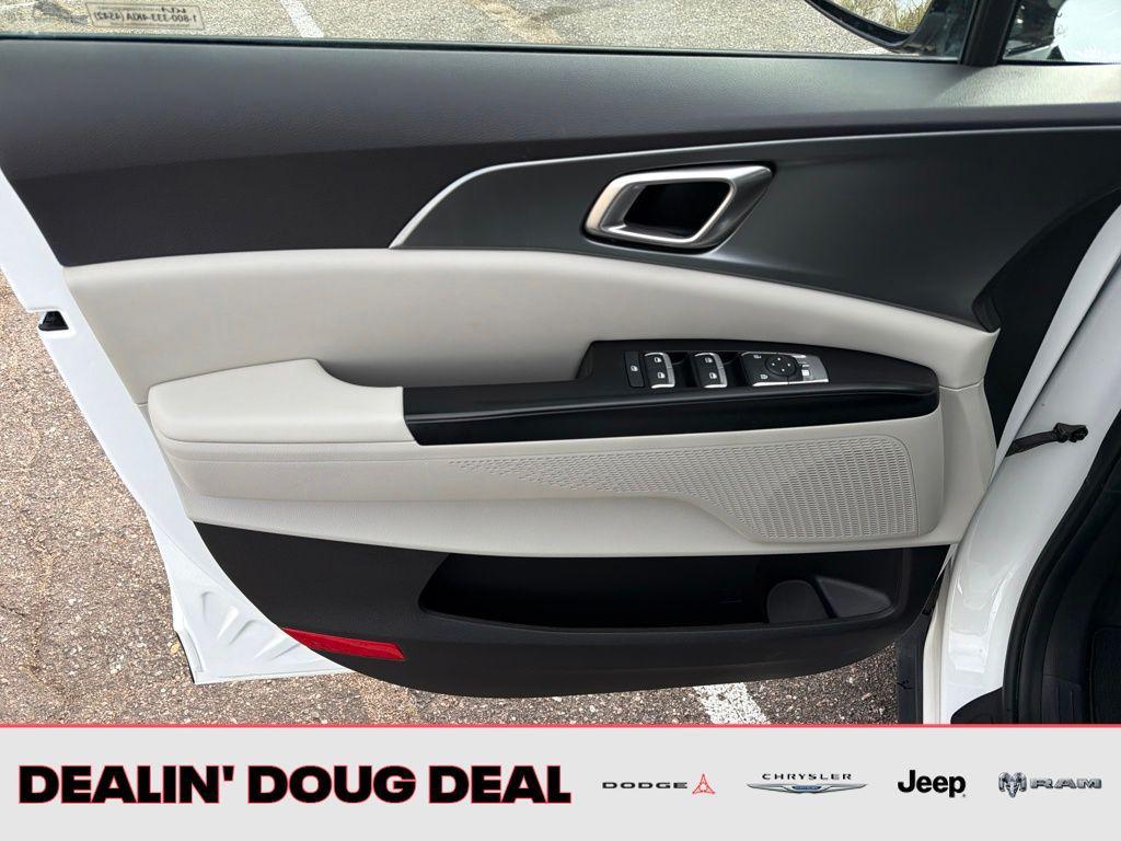 used 2024 Kia Carnival car, priced at $28,995