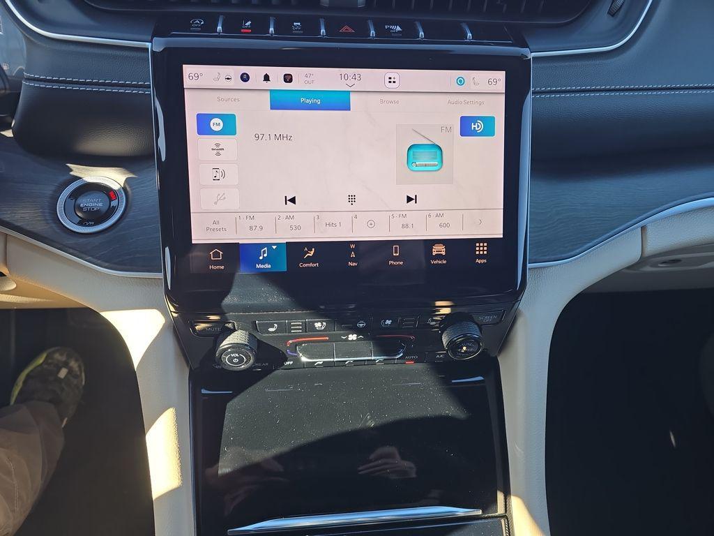 used 2024 Jeep Grand Cherokee L car, priced at $39,995