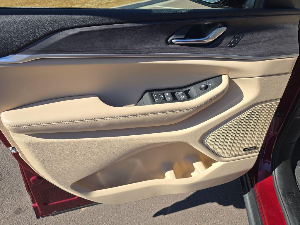 used 2024 Jeep Grand Cherokee L car, priced at $39,995