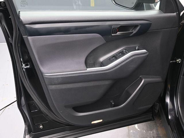 used 2022 Toyota Highlander car, priced at $32,436