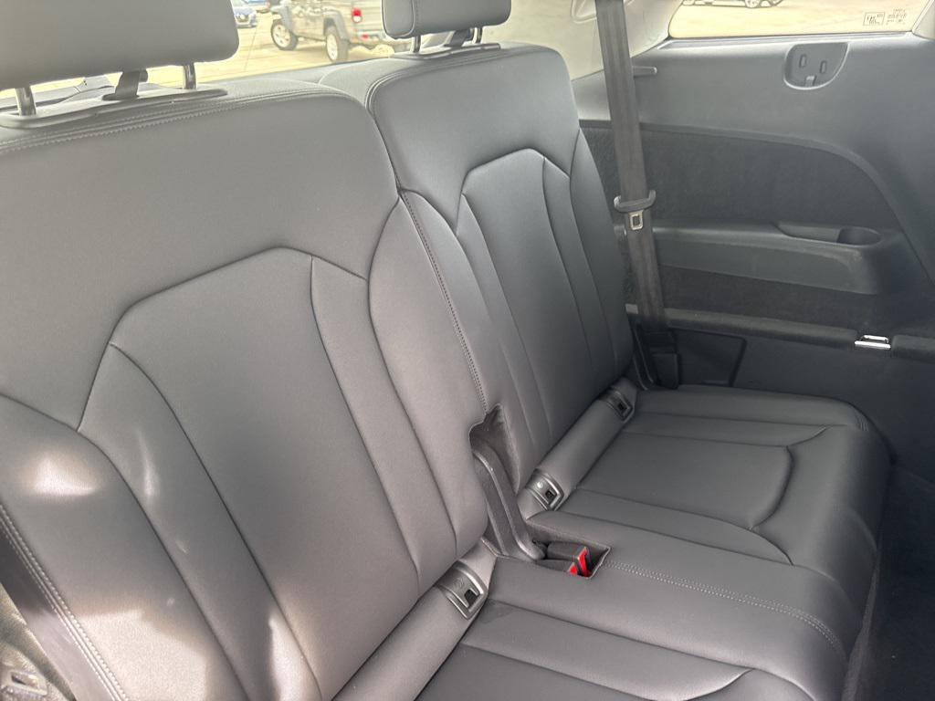 used 2024 Audi Q7 car, priced at $41,995