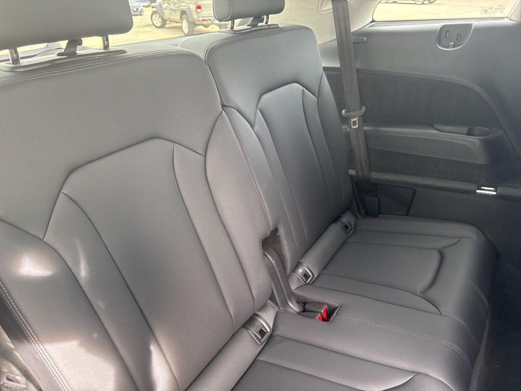 used 2024 Audi Q7 car, priced at $41,995