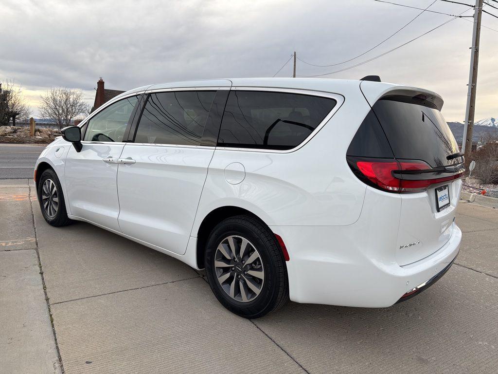 used 2024 Chrysler Pacifica Hybrid car, priced at $26,995