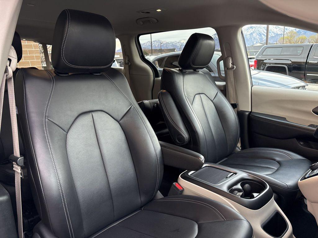 used 2024 Chrysler Pacifica Hybrid car, priced at $26,995