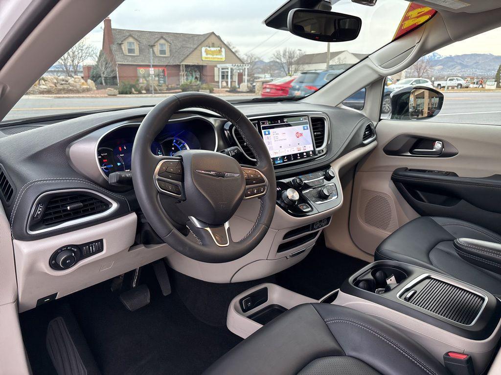used 2024 Chrysler Pacifica Hybrid car, priced at $26,995