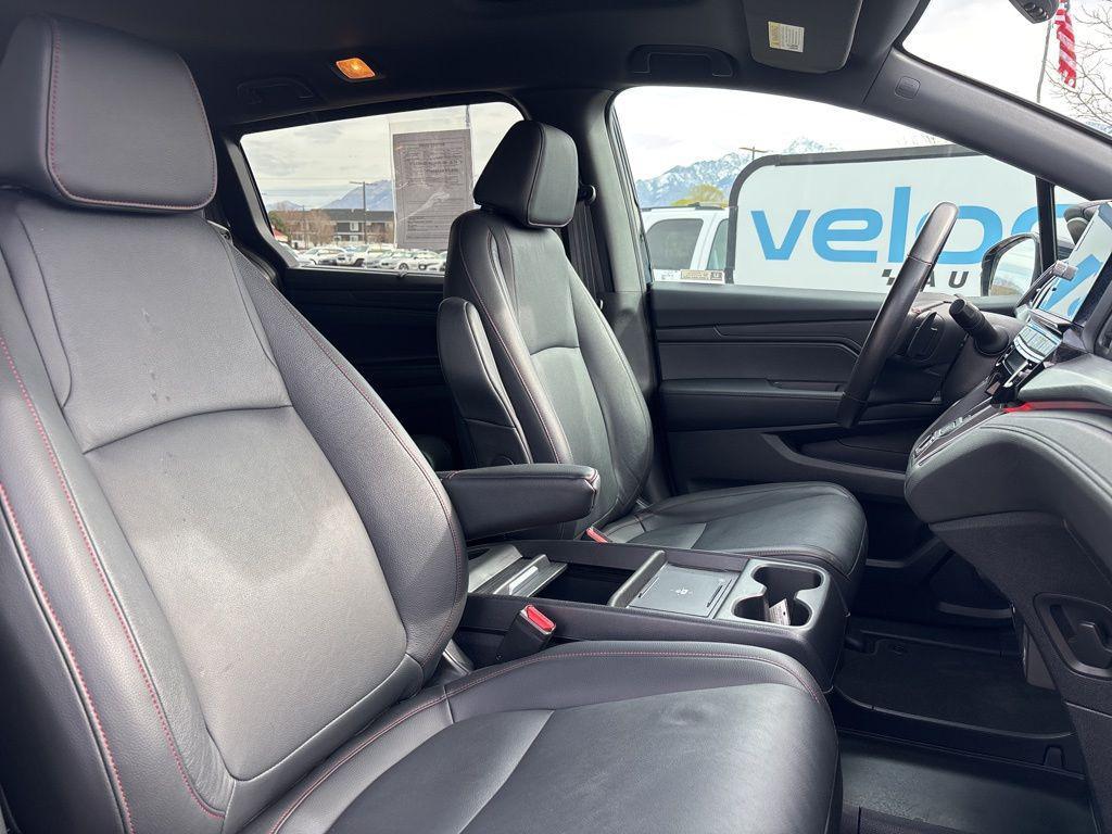 used 2025 Honda Odyssey car, priced at $38,595