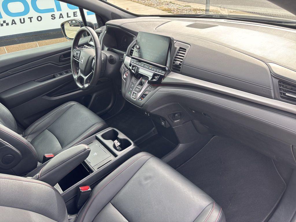 used 2025 Honda Odyssey car, priced at $38,595