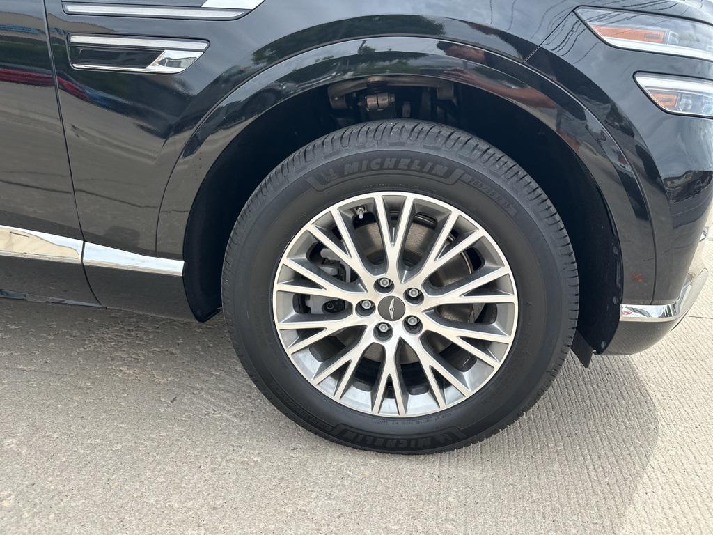 2024 Vik Black Genesis GV80