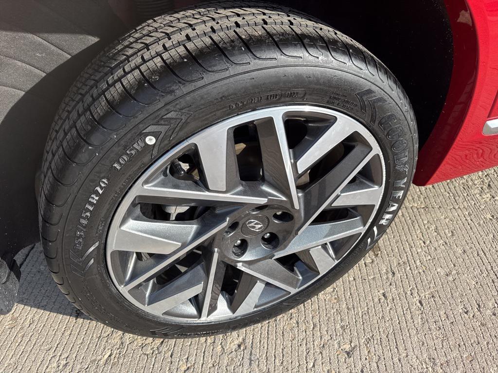 used 2023 Hyundai Santa Fe car, priced at $29,995