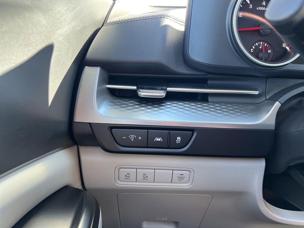 used 2024 Kia Carnival car, priced at $26,995