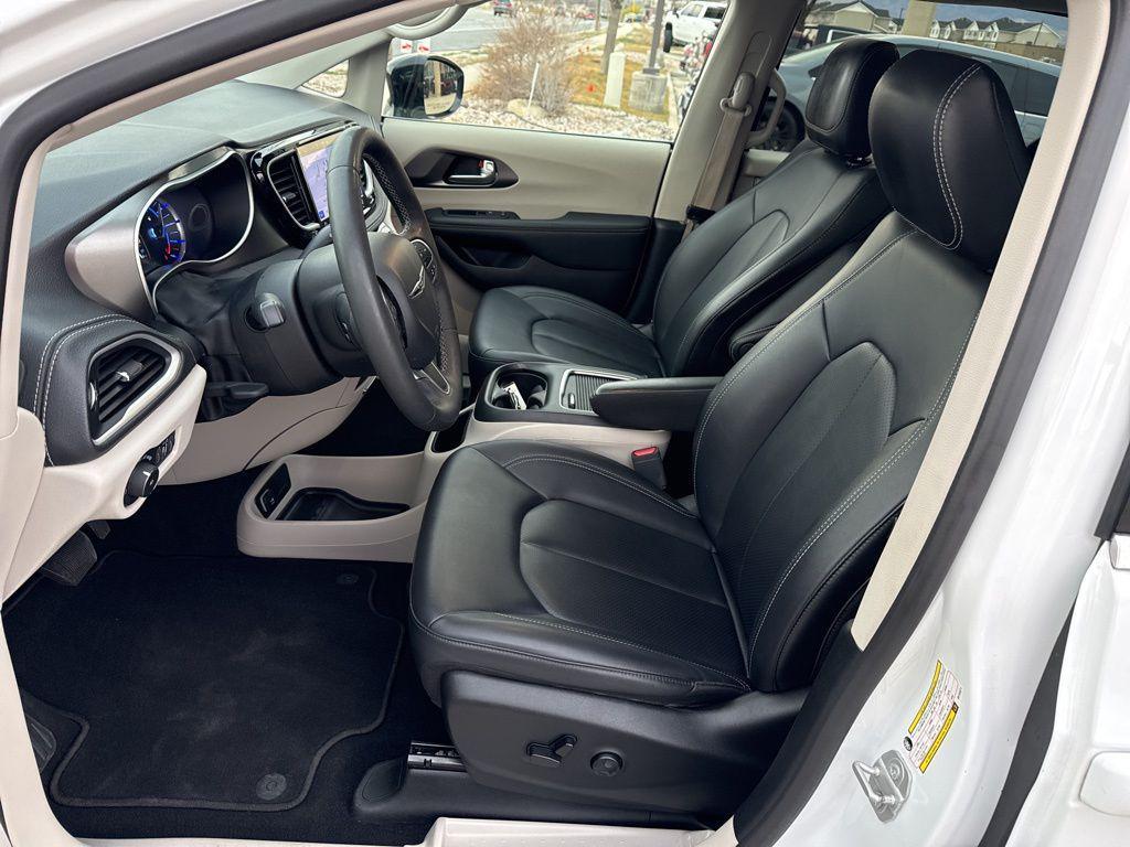 used 2024 Chrysler Pacifica Hybrid car, priced at $25,995