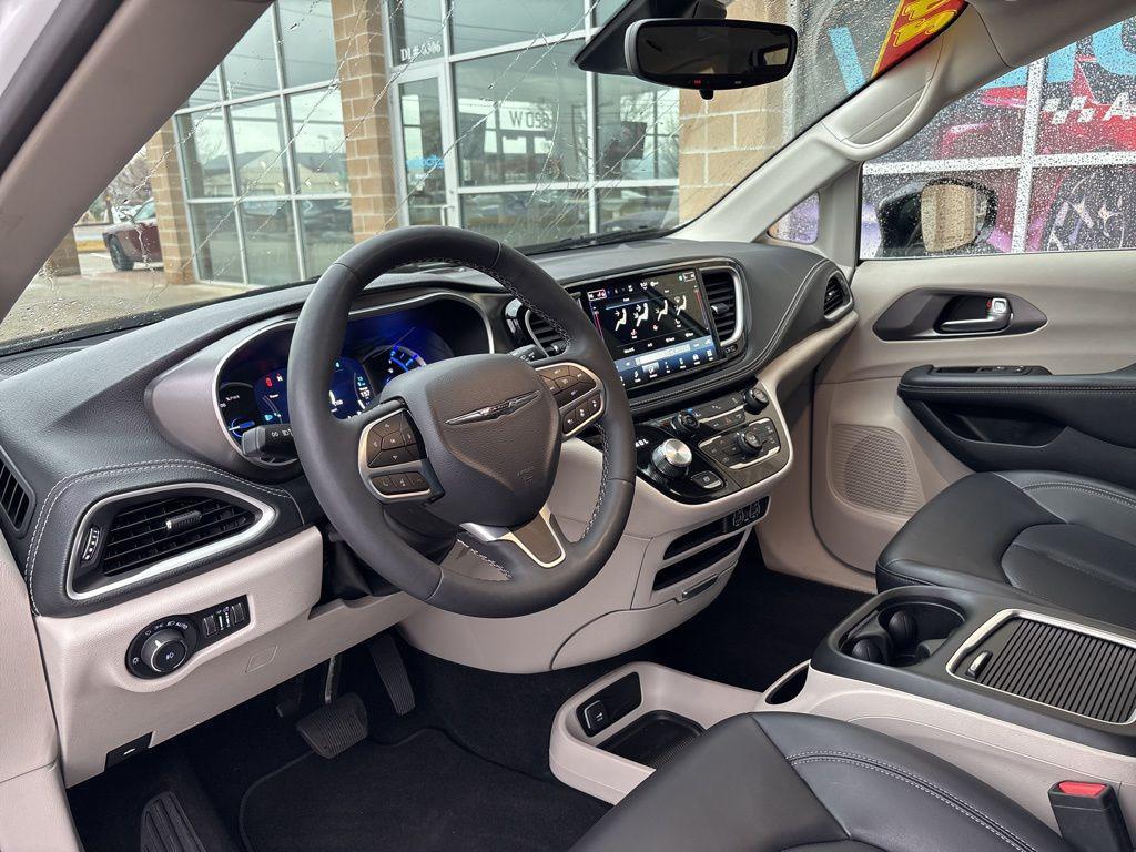 used 2024 Chrysler Pacifica Hybrid car, priced at $24,995