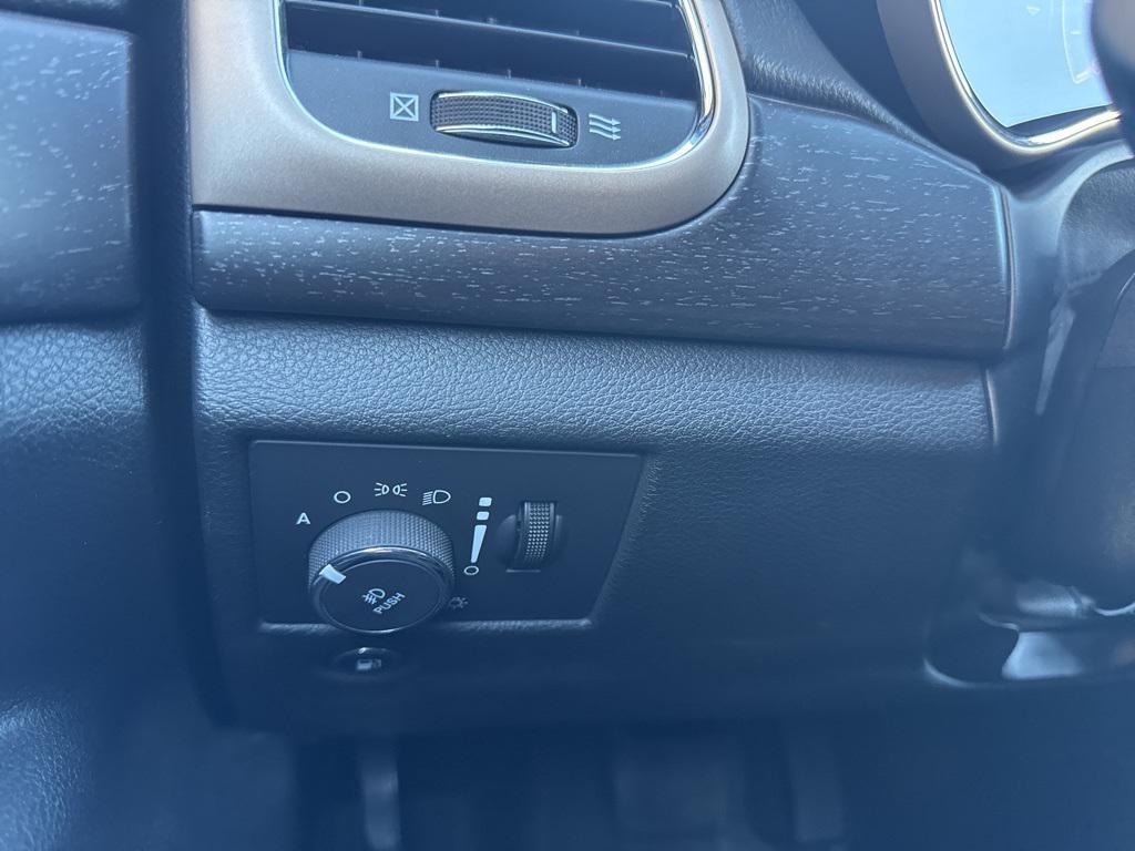 used 2016 Jeep Grand Cherokee car, priced at $14,995