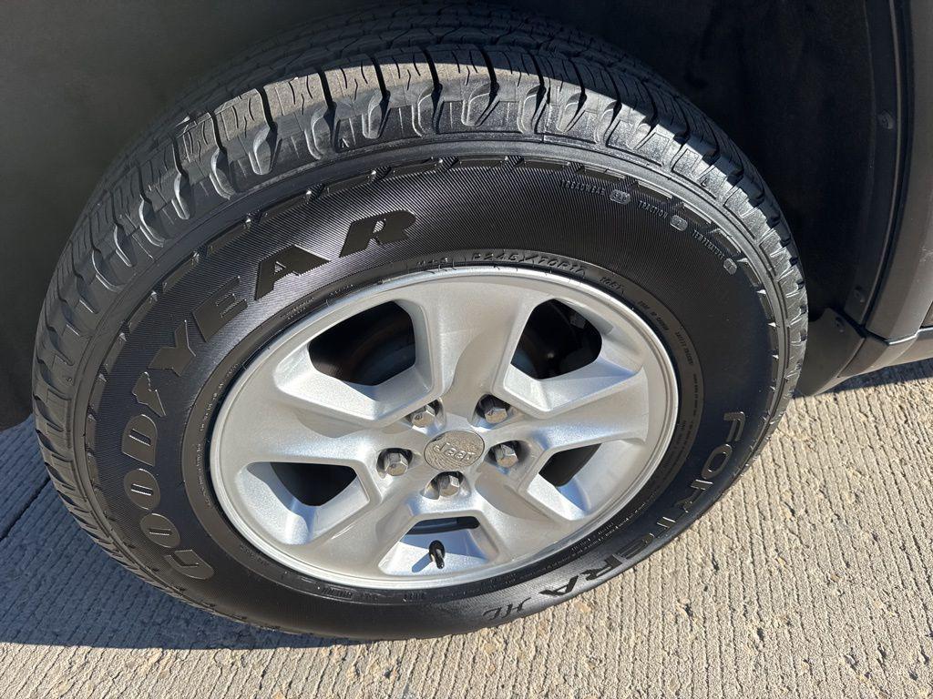 used 2016 Jeep Grand Cherokee car, priced at $13,995