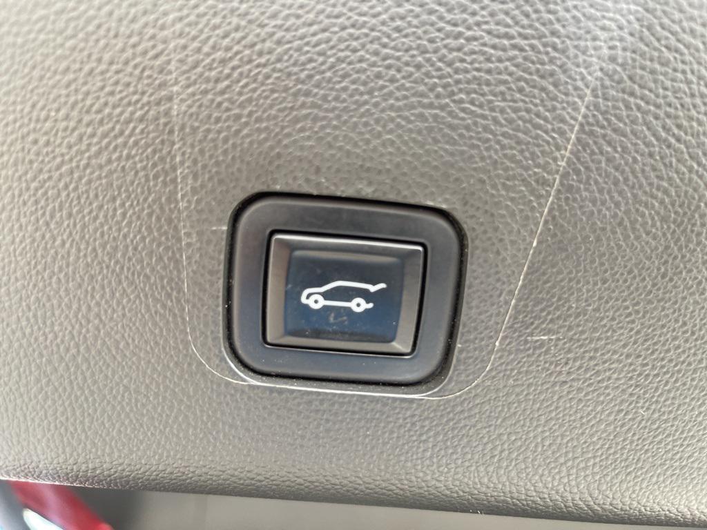 used 2023 Chevrolet Traverse car, priced at $25,995