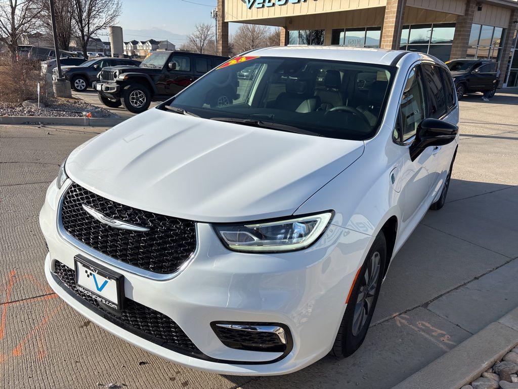 used 2024 Chrysler Pacifica Hybrid car, priced at $25,995