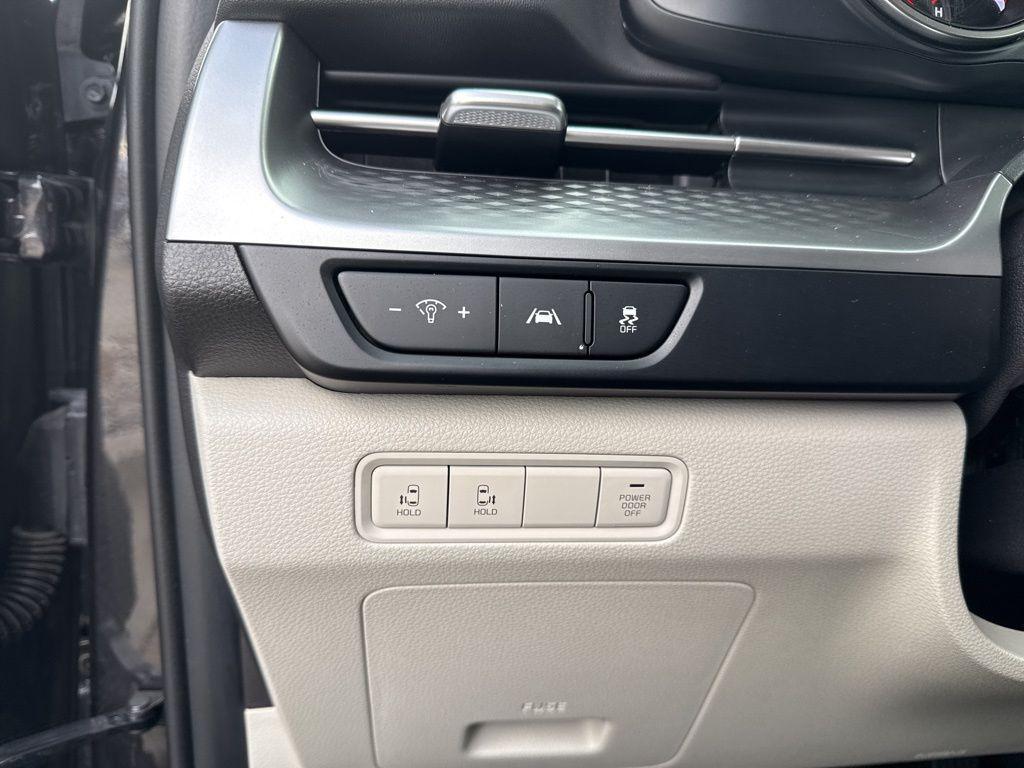 used 2024 Kia Carnival car, priced at $27,995