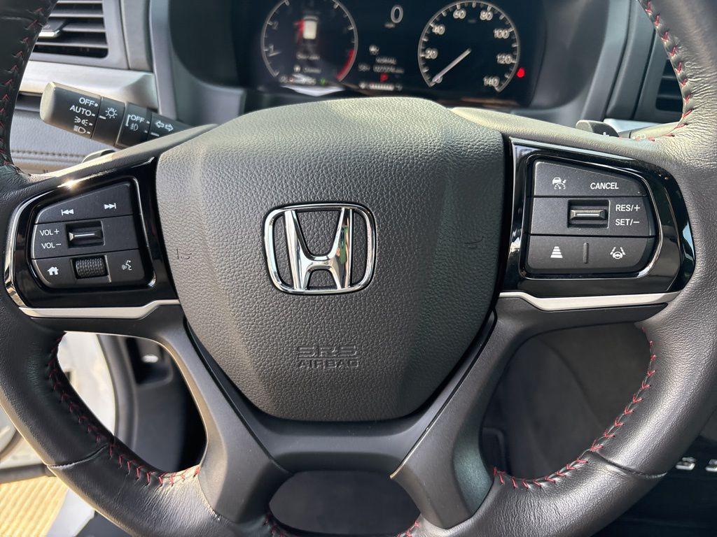 used 2025 Honda Odyssey car, priced at $37,995