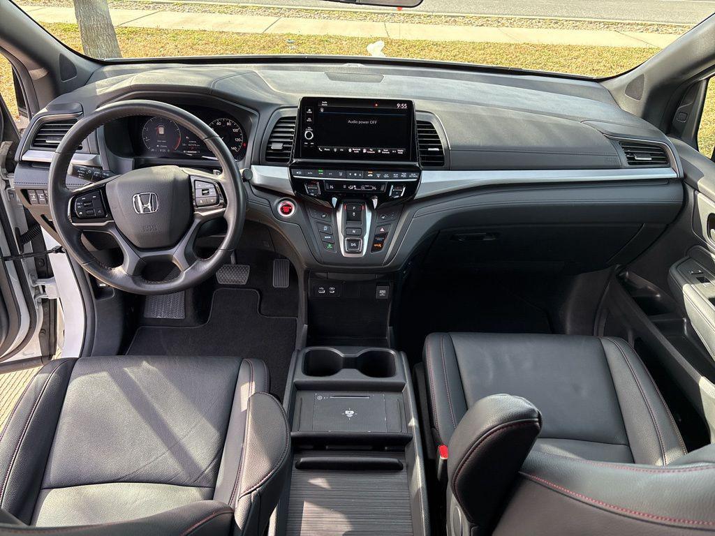 used 2025 Honda Odyssey car, priced at $37,995