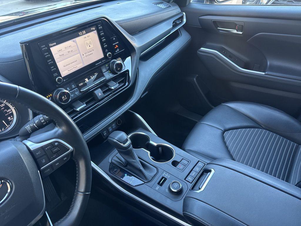 used 2022 Toyota Highlander car, priced at $35,995