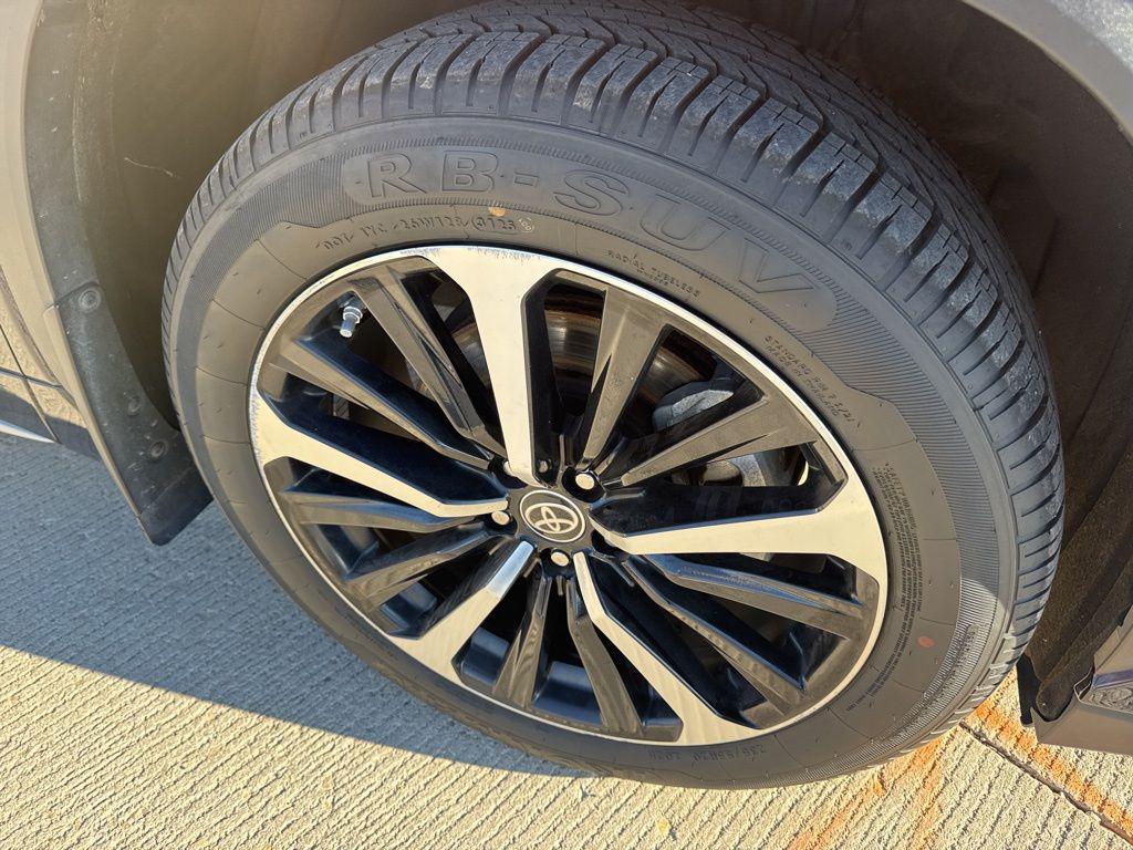 used 2022 Toyota Highlander car, priced at $35,995