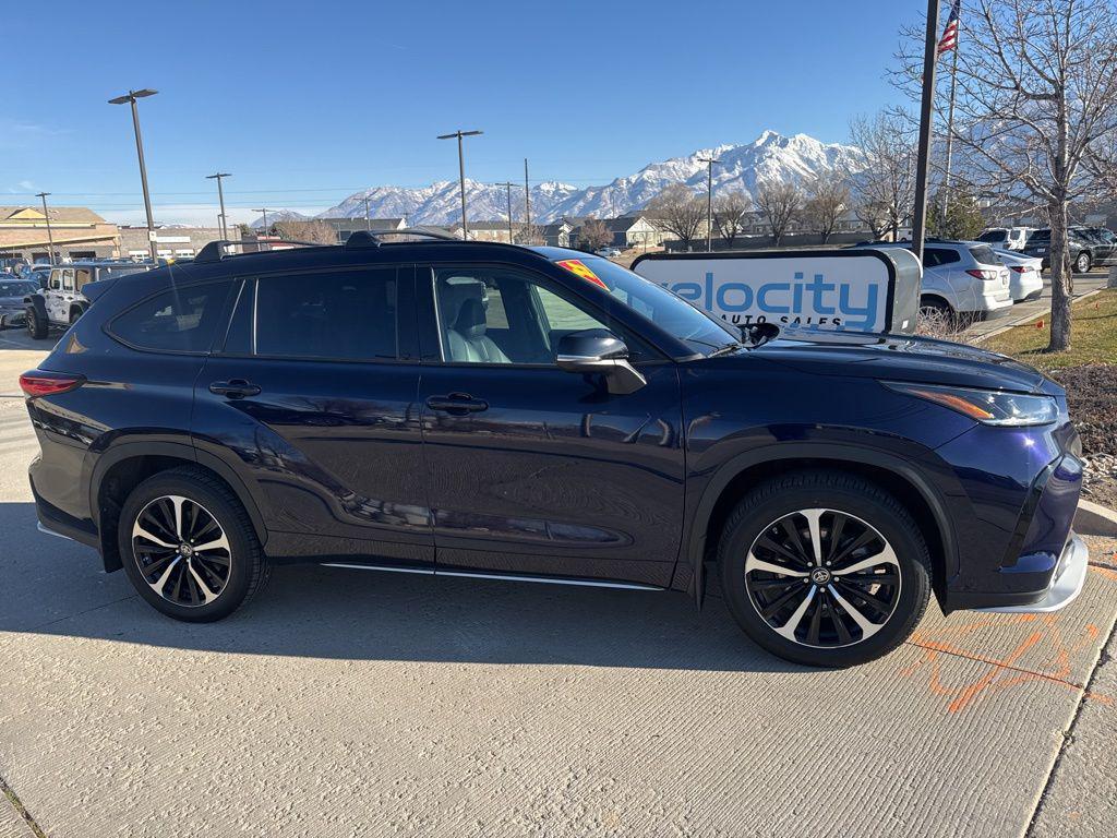 used 2022 Toyota Highlander car, priced at $35,995