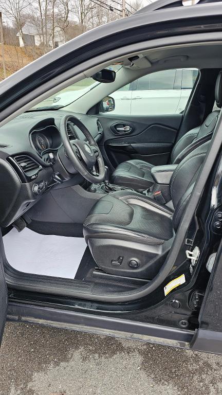 used 2023 Jeep Cherokee car, priced at $22,890