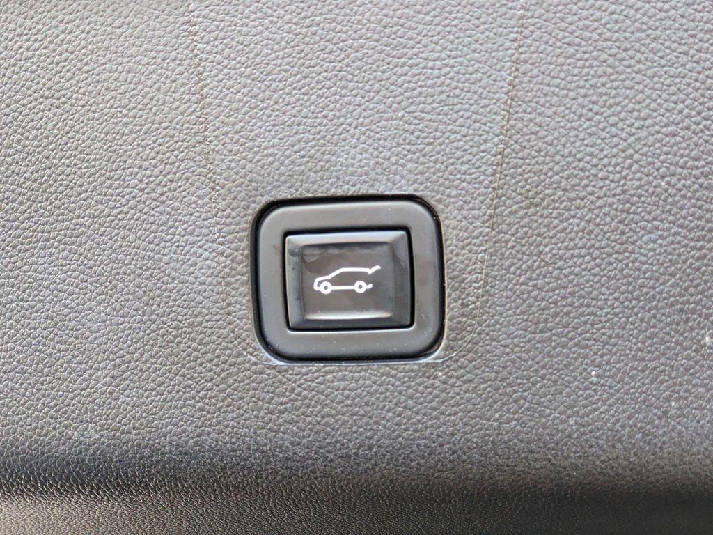 used 2023 Chevrolet Traverse car, priced at $28,996