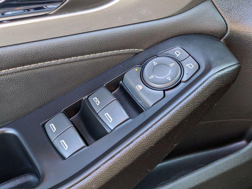 used 2023 Chevrolet Traverse car, priced at $28,996